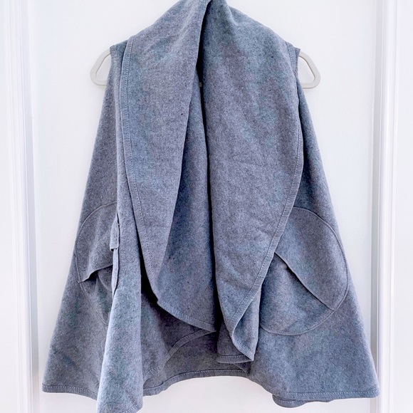 Women’s One-Size Fit-All Shawl Vest - Picture 1 of 5